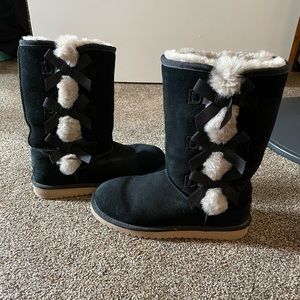 Koolaburra by UGG boots. Black, 3 bow